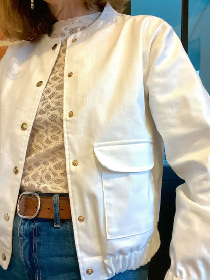 La veste Snap du 32 au 52, patron de couture pdf à télécharger, vue en détail avec coupe décontractée et grandes poches pratiques