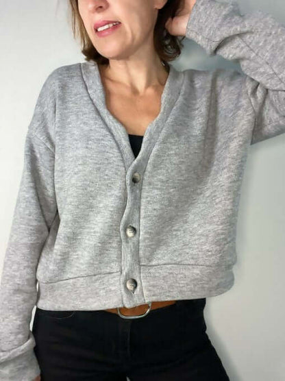 Le Gilet Vinka du 32 au 52, gilet ample gris, parfait pour toutes les saisons, patron de couture pdf à télécharger.