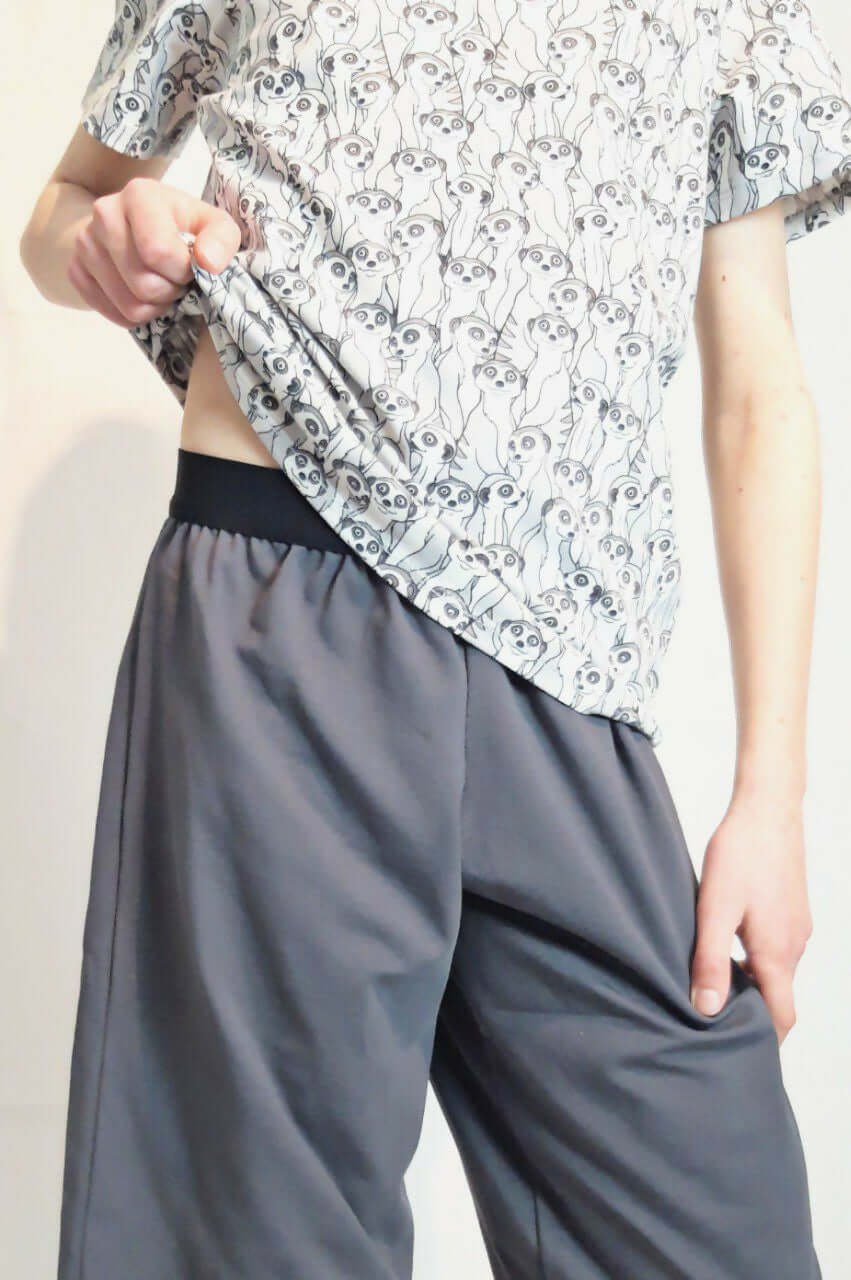 Le PYJ'AM du 6 au 16 ans avec un t-shirt à motif et un pantalon ample, patron PDF à télécharger.