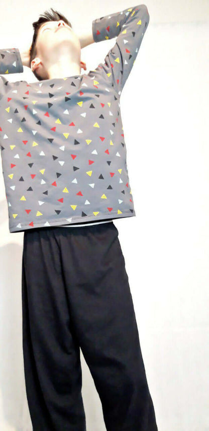Le PYJ'AM du 6 au 16 ans, pyjama pour enfant avec t-shirt à motifs et pantalon confortable, patron PDF à télécharger.