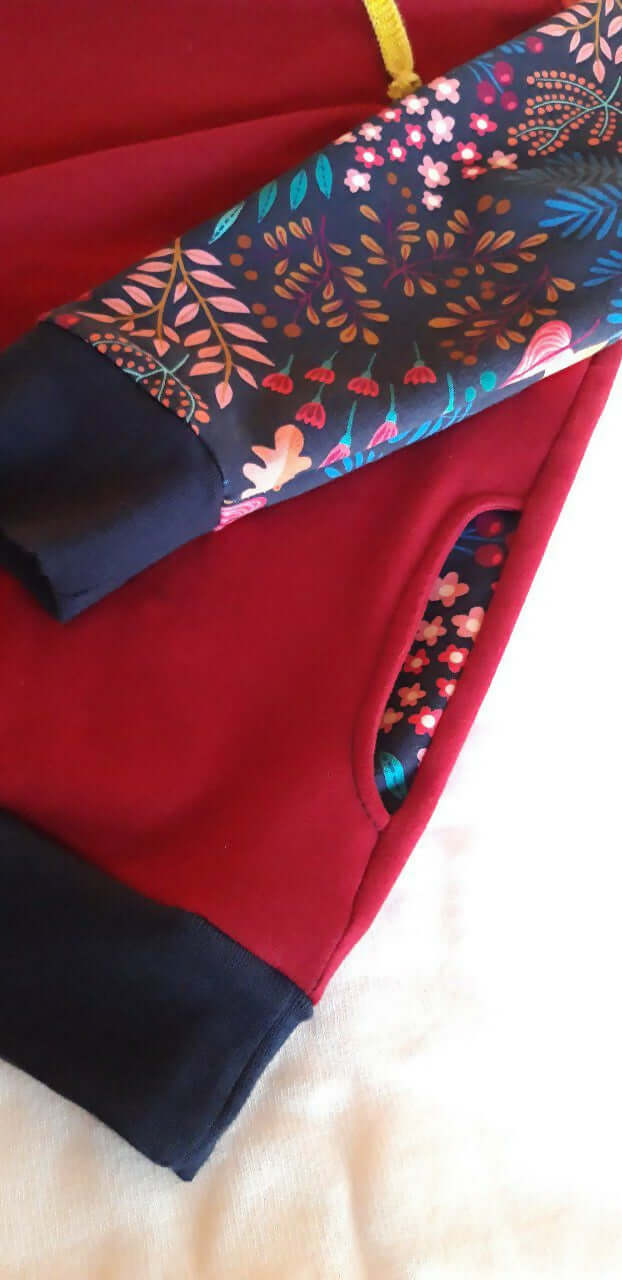 Détails du SWEAT FLEX adulte mixte du S au XL avec motifs floraux et poches élégantes.