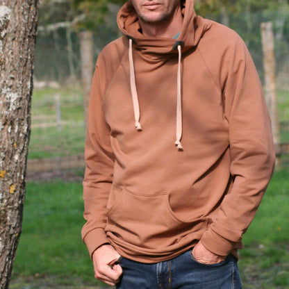 Le SWEAT FLEX adulte mixte du S au XL en couleur marron, modèle confortable et tendance.