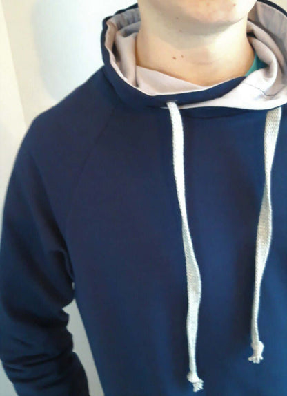 Le SWEAT FLEX du 6 au 16 ans avec capuche, tissu extensible pour un confort optimal.