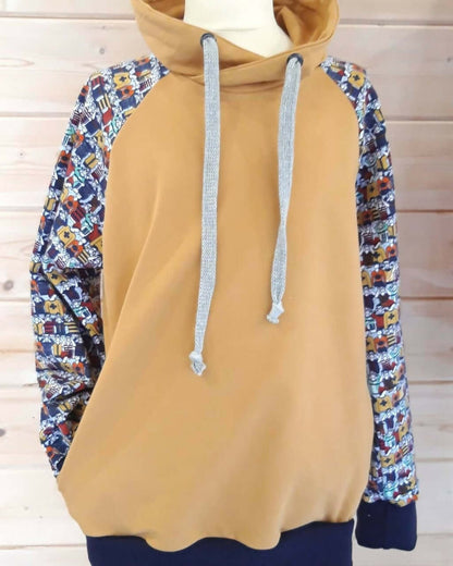 Le SWEAT FLEX du 6 au 16 ans en tissu extensible avec capuche et manches raglan.