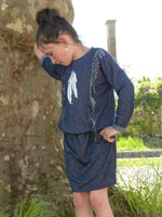 T-shirt et robe Rêve du 6 au 14 ans avec franges et motif plume, patron PDF à télécharger.