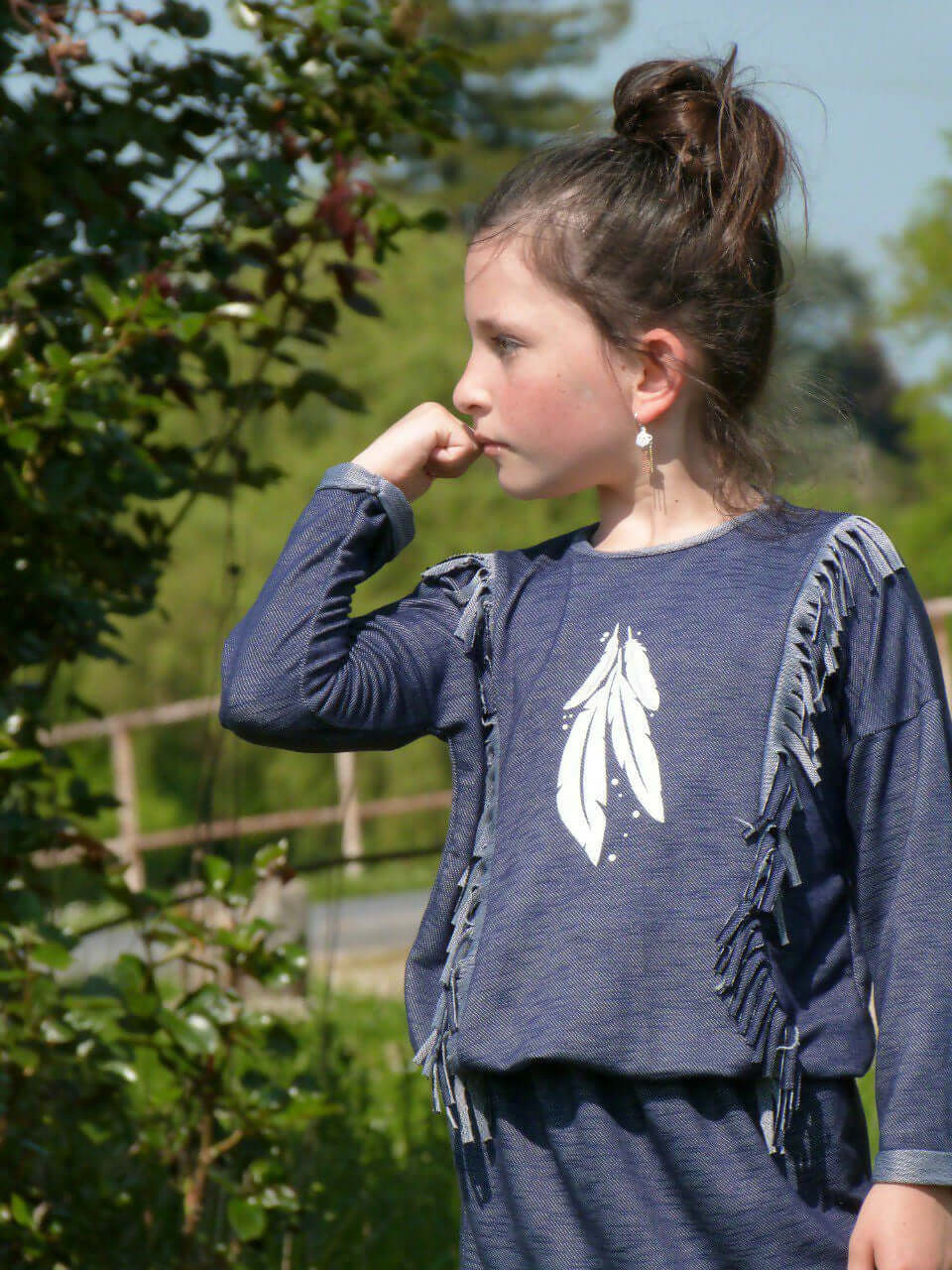 Le T-shirt et la Robe Rêve du 6 au 14 ans, modèle avec franges, patron PDF à télécharger.