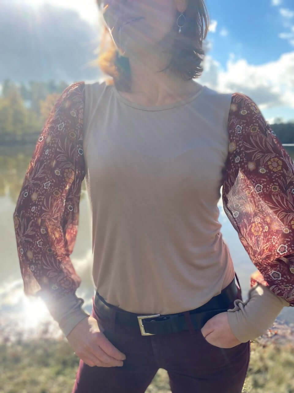 Le Top MYXINE du 34 au 46 en maille près du corps avec manches amples, style original et créatif.