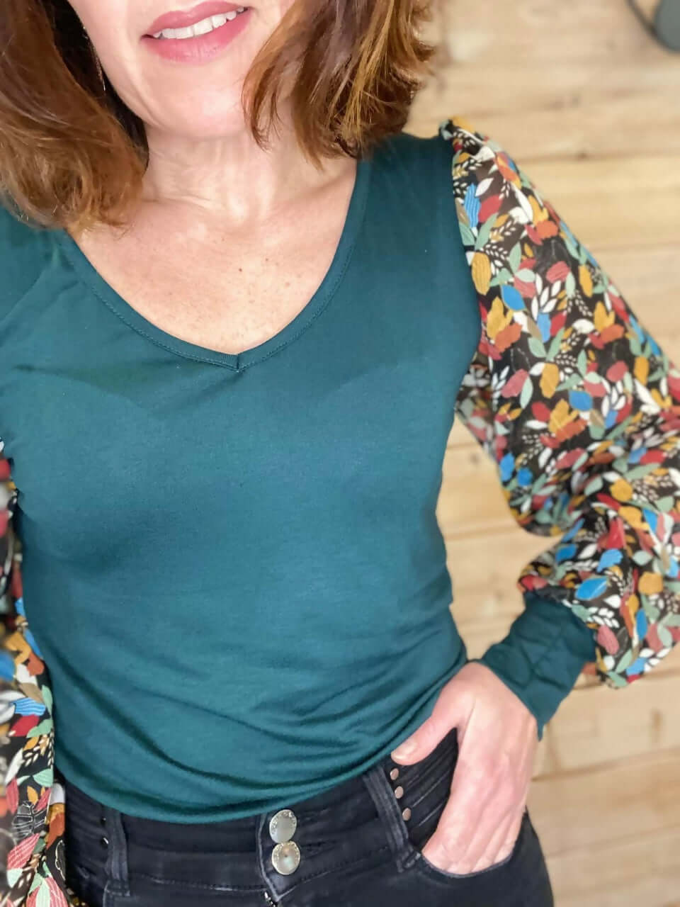 Le Top MYXINE du 34 au 46 avec manches amples colorées, design original, patron pdf à télécharger.