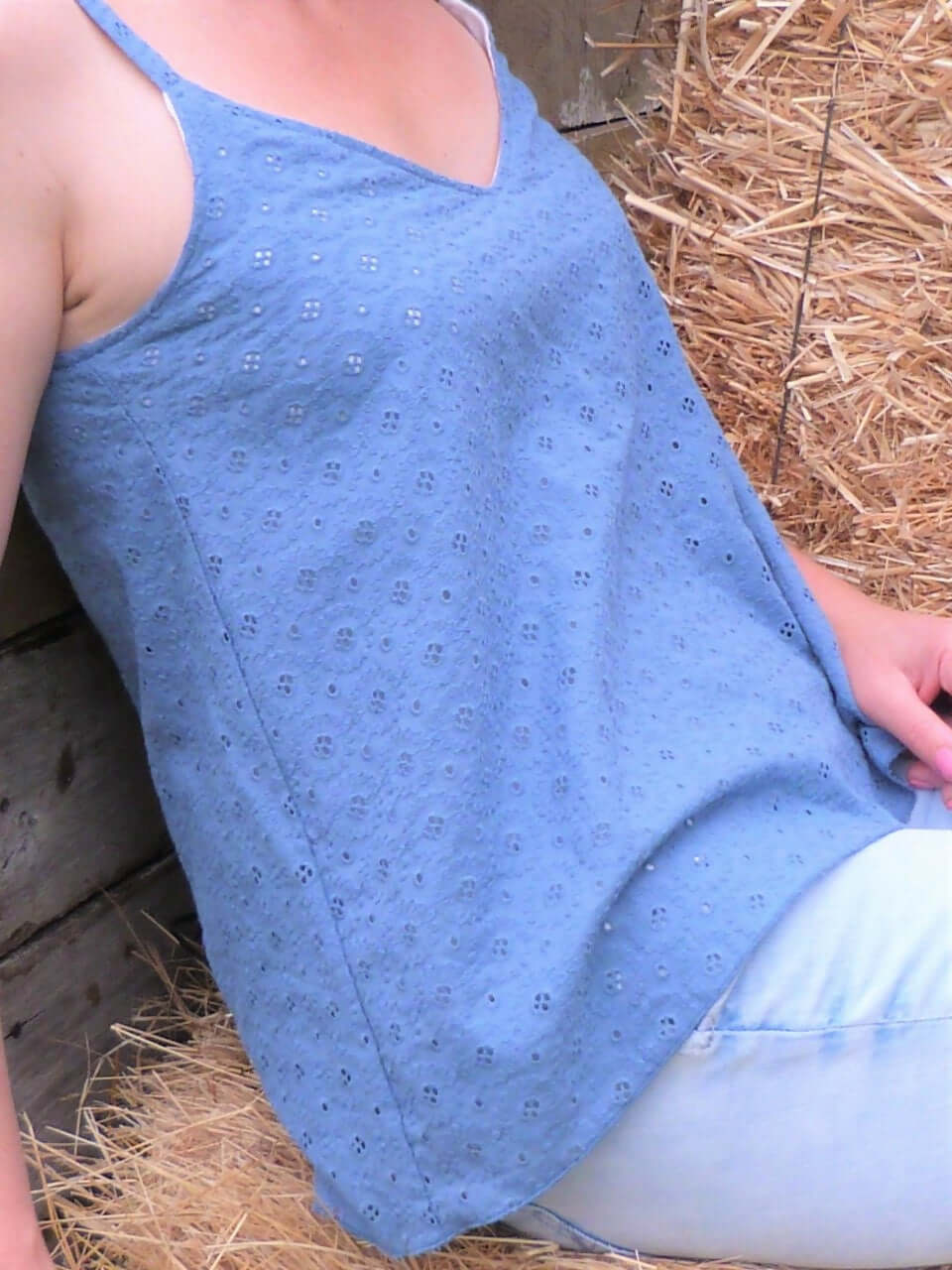 Le Top & Robe DUO du 34 au 46 - Top à bretelles en bleu, parfait pour coudre avec le patron PDF à télécharger.