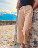 Le pantalon ou short Springy du 32 au 52, patron de couture pdf à télécharger pour un vêtement ample et confortable avec taille élastiquée.