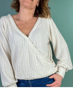 Modèle du pull Axia du 32 au 52 en version cache-cœur, patron de couture pdf à télécharger, style polyvalent et intemporel.