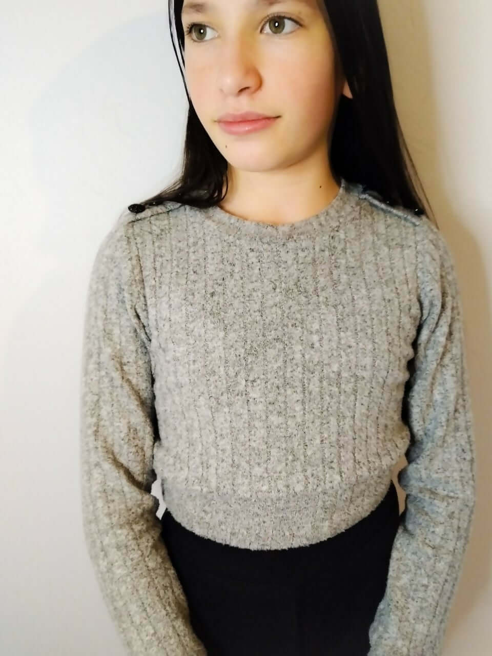 Le pull Socks Duo Femme 34-52 /Fille 6-16 ans en tricot gris, modèle pratique et stylé, patron PDF à télécharger.