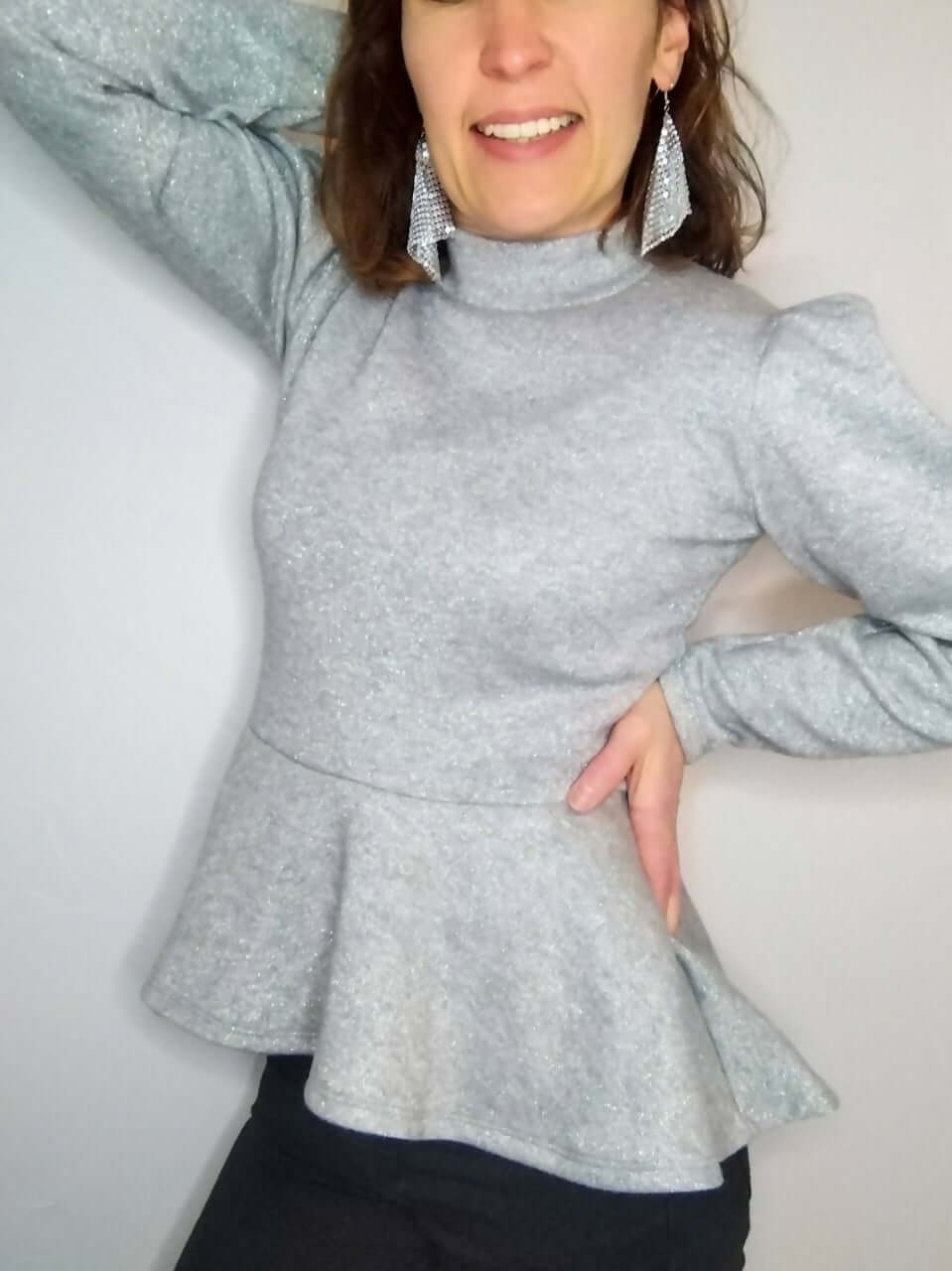 Le pull Socks Duo Femme 34-52 /Fille 6-16 ans en gris, idéal pour un style quotidien et élégant.