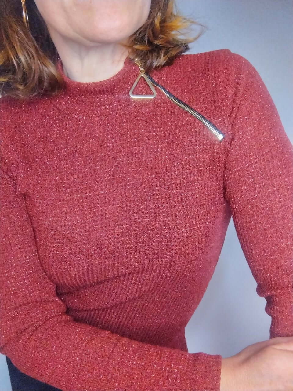 Le pull Socks Duo Femme 34-52 /Fille 6-16 ans en tricot élégant avec un col distinctif.