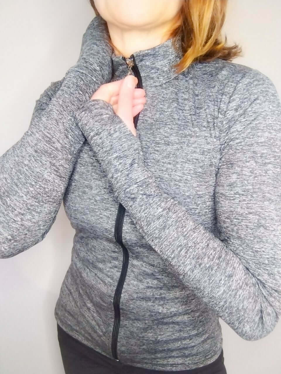 Le pull Socks Duo Femme 34-52 /Fille 6-16 ans en jersey gris à zip, idéal pour un style décontracté au quotidien.