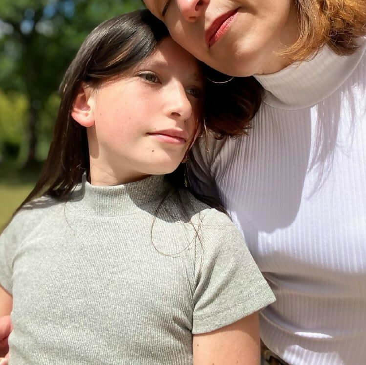 Le pull Socks Duo Femme 34-52 /Fille 6-16 ans, image d'une mère et sa fille portant des pulls à col montant.