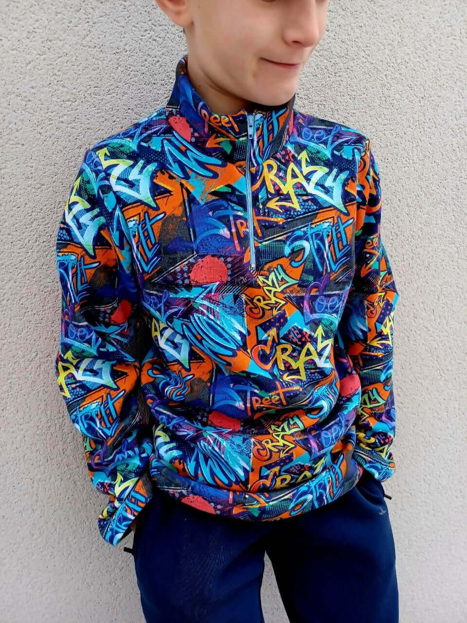 Le pull Socks Duo Homme 38-50 / Garçon 6-16 ans avec un motif coloré et moderne, parfait pour les garçons.