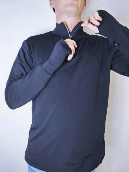 Le pull Socks Duo Homme 38-50 / Garçon 6-16 ans en action avec zip, idéal pour un look décontracté.