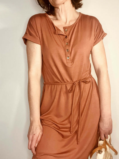 Le t-shirt et la robe Softy du 34 au 52 en version robe confortable, patron de couture pdf à télécharger.