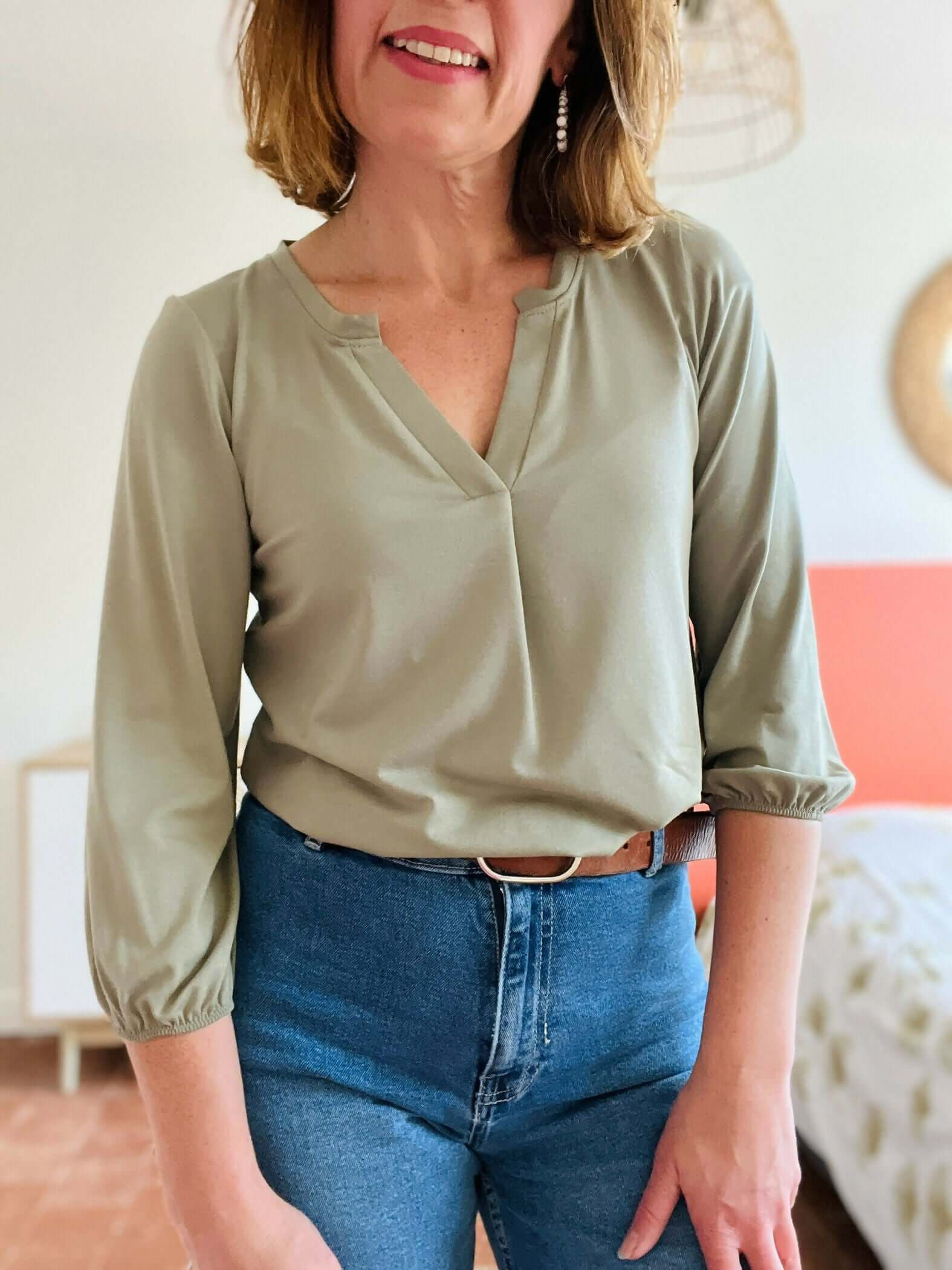 Le top Maly du 32 au 52 en jersey confortable avec manches 3/4, patron de couture pdf à télécharger, femme, col simple.