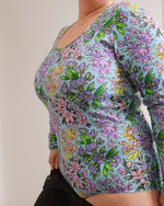 Le top ou body Varyo du 32 au 52 avec motif floral, patron de couture pdf à télécharger, ajusté et confortable en jersey extensible.