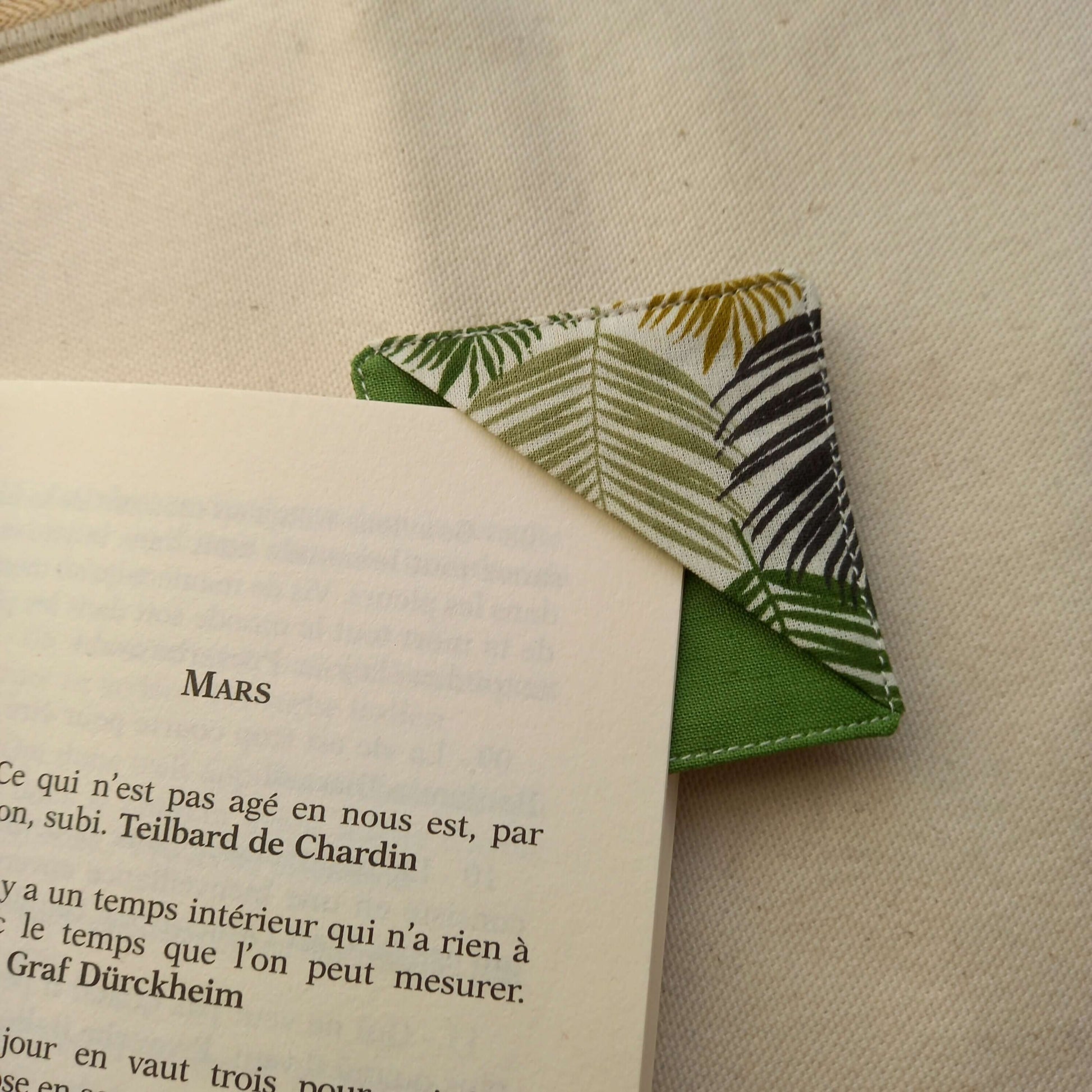 Les 5 MARK' TAPAGE : marque-page en couture avec motifs végétaux, patron de couture pdf à télécharger.