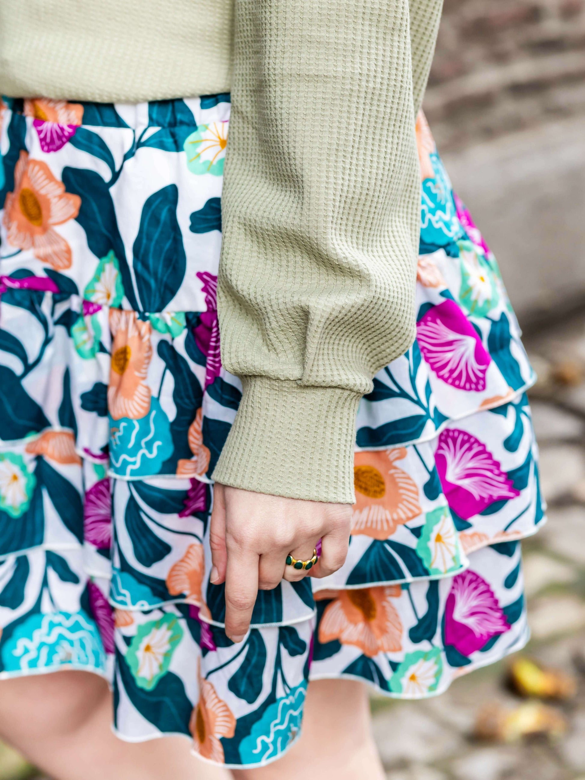 MERISE - La jupette à volants en tissu floral, patron de couture pdf à télécharger, parfaite pour toutes saisons.