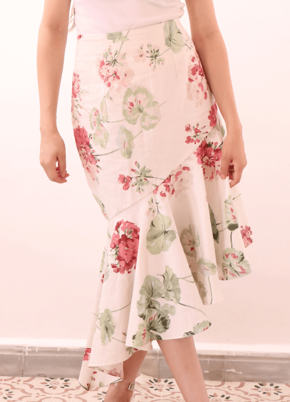 MONICA Jupe asymétrique-taille de 30 à 58 EU, patron de couture pdf à télécharger, jupe à volant avec ourlet irrégulier.