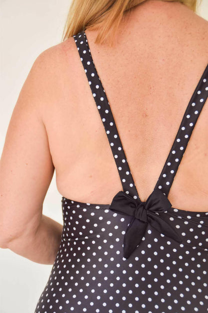 Dos du Maillot 1 pièce Sangria avec motif à pois et nœud, patron de couture pdf à télécharger disponible.