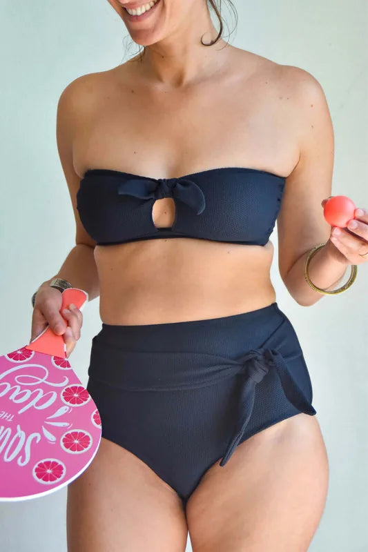 Maillot 2 pièces Cuba Libre, rétro et élégant, soutien-gorge bandeau sans bretelle, culotte modulable. Patron de couture PDF à télécharger.