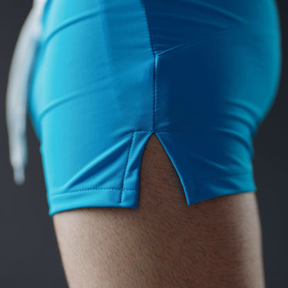 Patron de couture PDF Maillot de bain - XXS - XL - CASANOVA pour hommes, vue de côté, taille ajustée, couleur bleue, niveau intermédiaire.