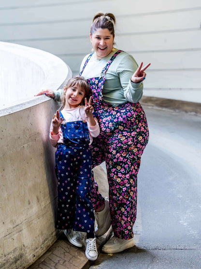 Myrtille salopette tendance pour femmes et enfants, idéale pour un look décontracté et stylé en toute saison.