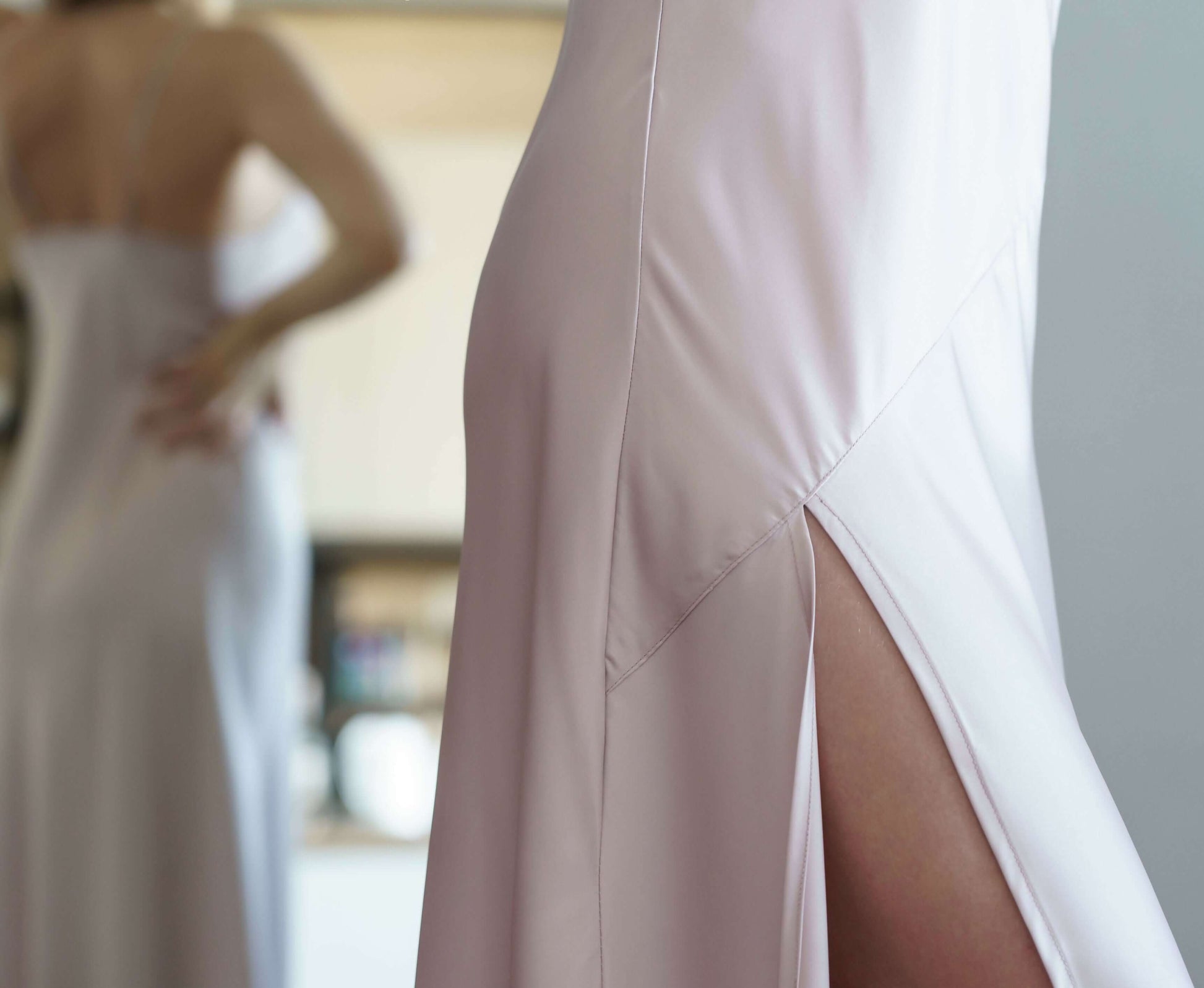 Nuisette femme - XXS/L - LA MIA PERLA avec fente élégante, patron de couture PDF à télécharger pour créer une nuisette chic.