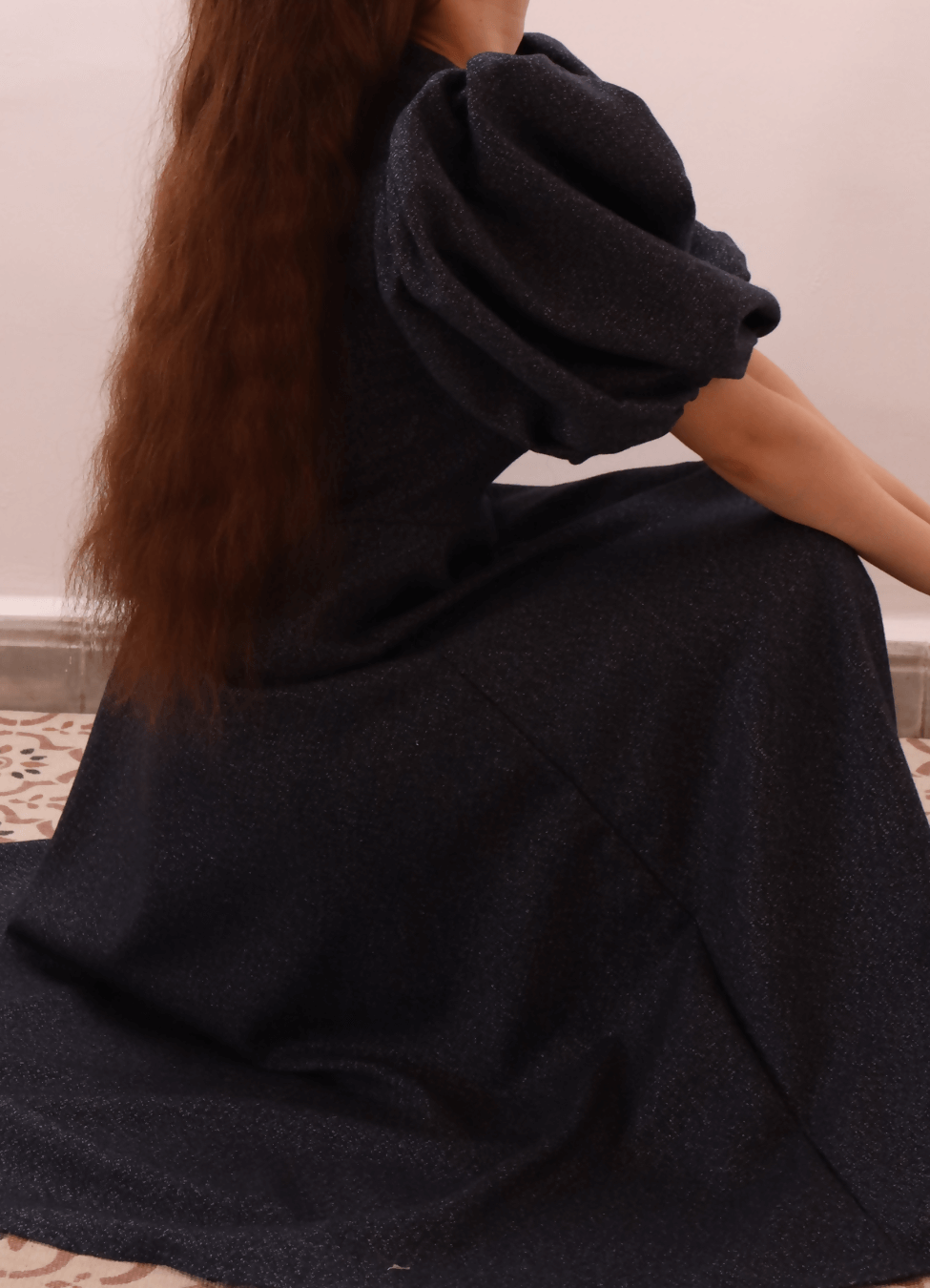 OLGA robe-taille de 30 à 58 EU élégante en patron de couture pdf à télécharger, vue arrière avec manches bouffantes et dos cintré.