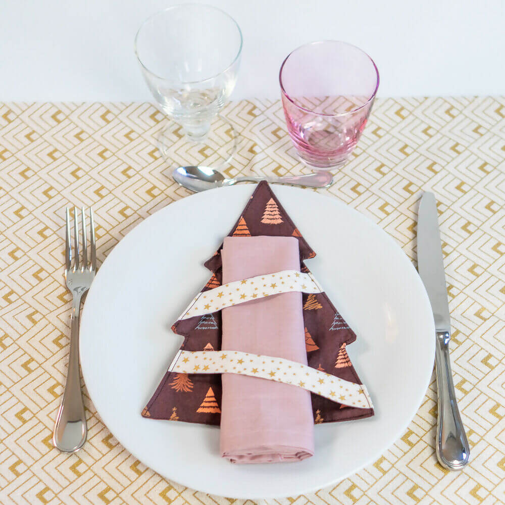 PACK Table de Noël 2, 4 patrons et tutoriels - Décoration de table avec serviette en forme de sapin.
