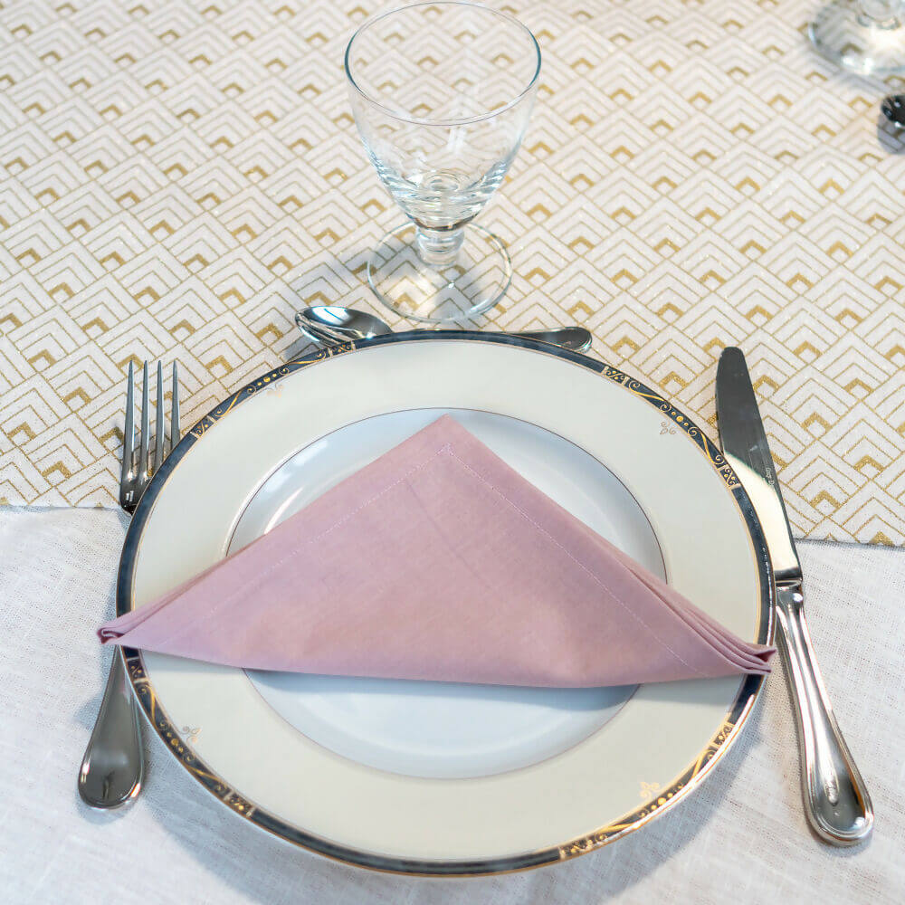 PACK Table de Noël 2, 4 patrons et tutoriels - Décoration de table élégante avec serviette pliée.