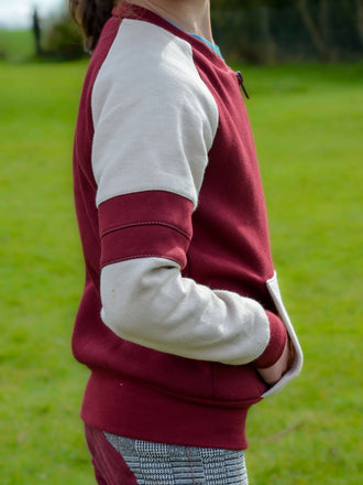 Pack ASCENSION - 5 sweats pour toute la famille, patron de couture pdf à télécharger, sweat bordeaux et beige sur un enfant