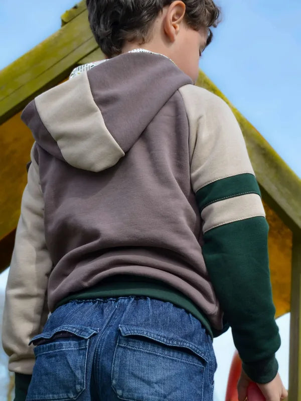 Pack ASCENSION - 5 sweats pour toute la famille, enfant portant un sweat coloré, patron de couture pdf à télécharger