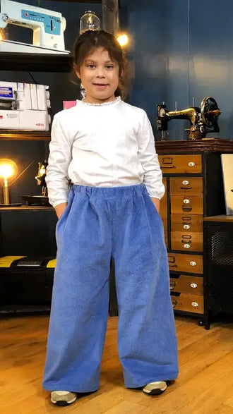 Pack Pantalon Rigotte - Enfant & Femme du 12 mois au 54, patron de couture pdf à télécharger, enfant portant un pantalon Rigotte bleu