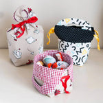 Panier 3 en 1 : sac, panière, pochette cadeau – Friandise, patron de couture pdf à télécharger pour fêtes comme Pâques ou Noël.