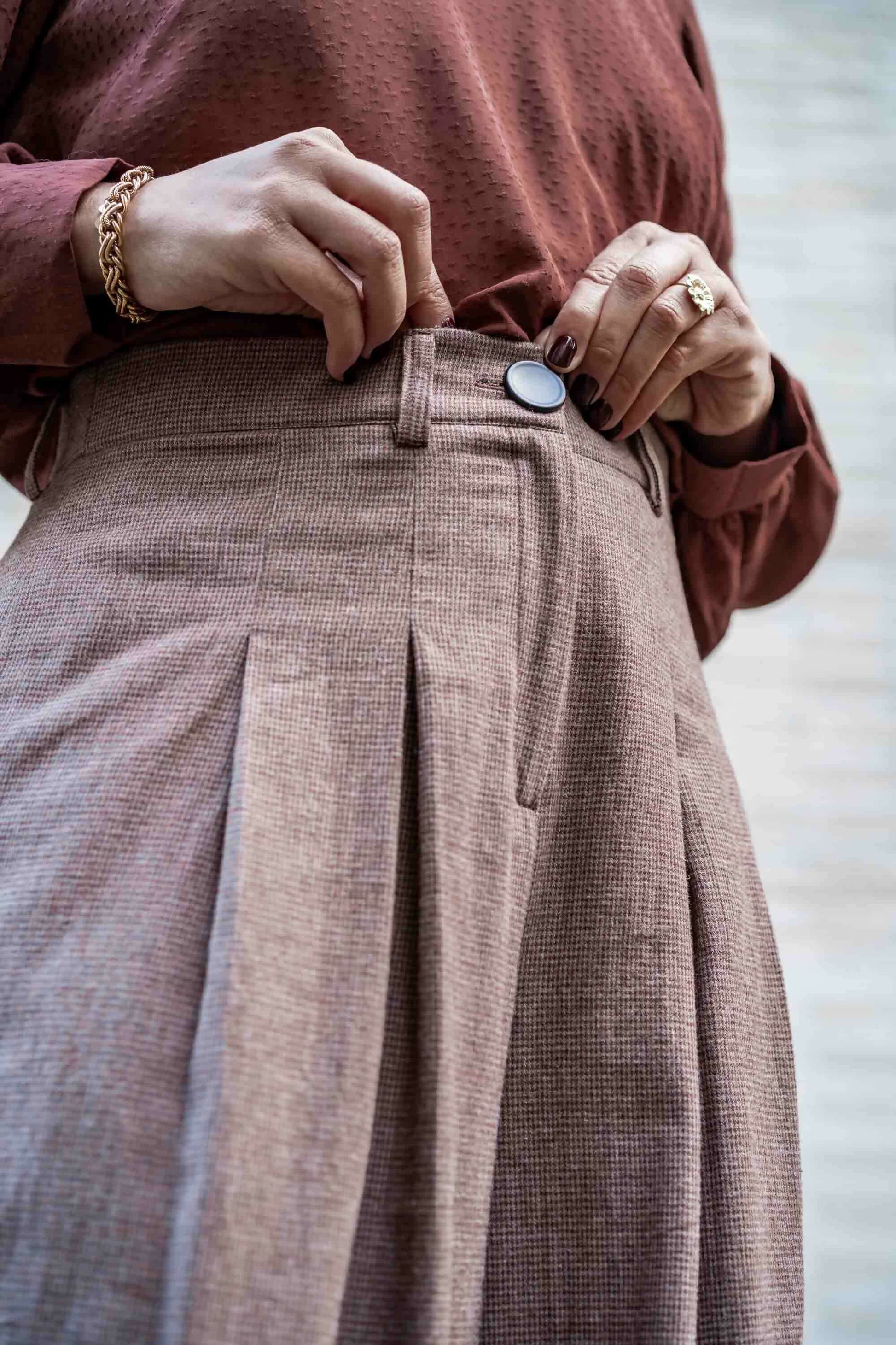 Pantalon ASTAU - 32 au 56, patron de couture pdf à télécharger, style chic et fluidité avec plis harmonieux, jupe-culotte moderne.