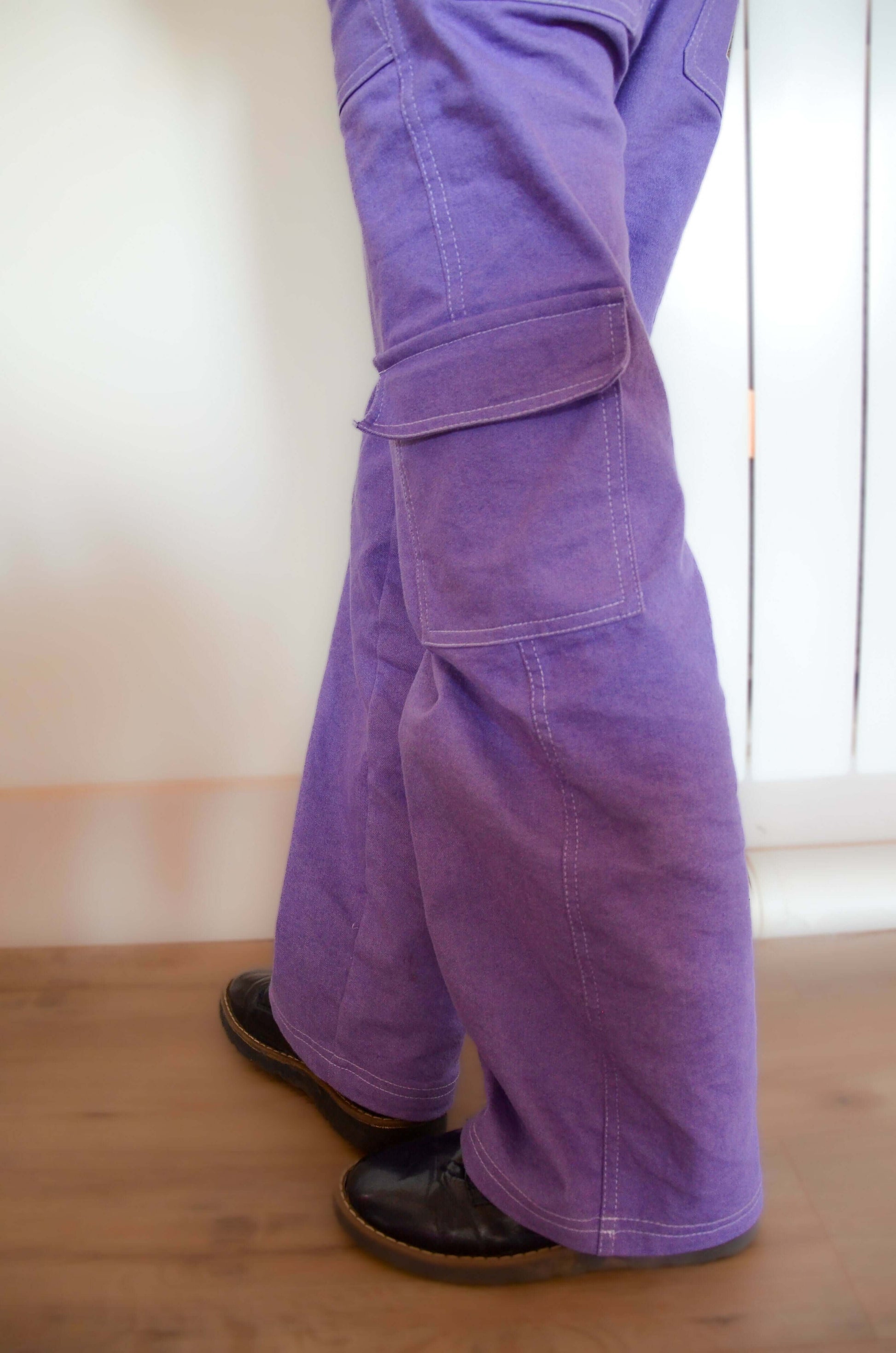Pantalon BAGGY ALVIDA violet avec poches plaquées, adapté pour enfants, patron de couture pdf à télécharger