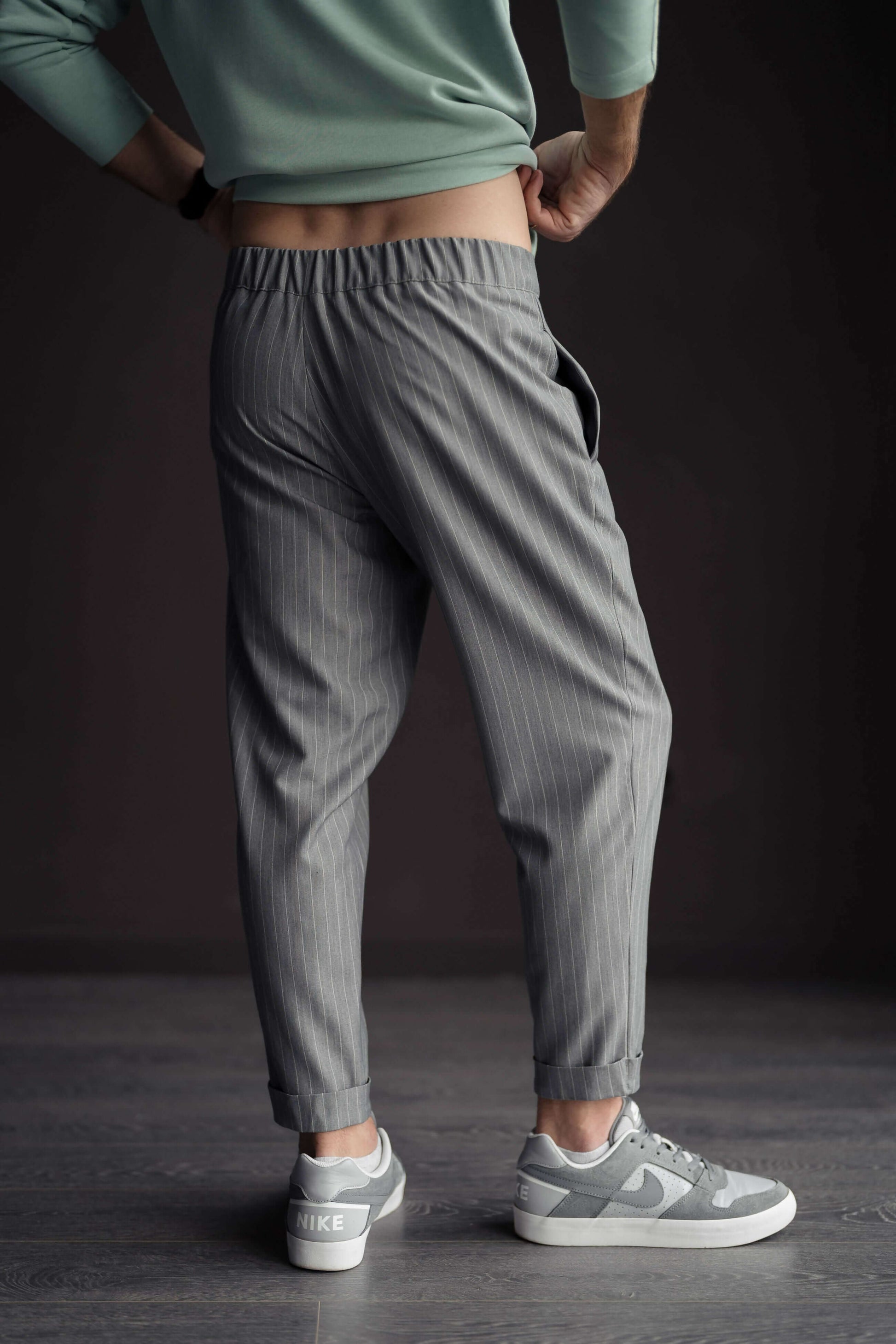 Pantalon Homme Mr Stilo - Patron couture PDF du XS au XL, patron de couture pdf à télécharger, vue arrière détaillée du pantalon.