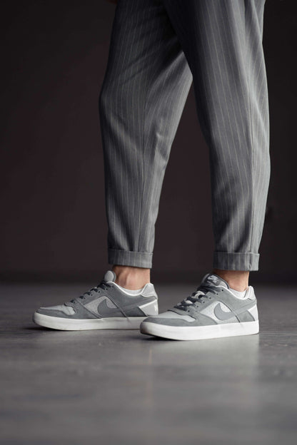 Pantalon Homme Mr Stilo - Patron couture PDF du XS au XL, patron de couture pdf à télécharger, pantalon gris avec sneakers grises