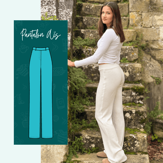 Femme portant le Pantalon - Short Aïs | Taille 32 à 52, patron de couture pdf à télécharger pour tenues polyvalentes et confortables.
