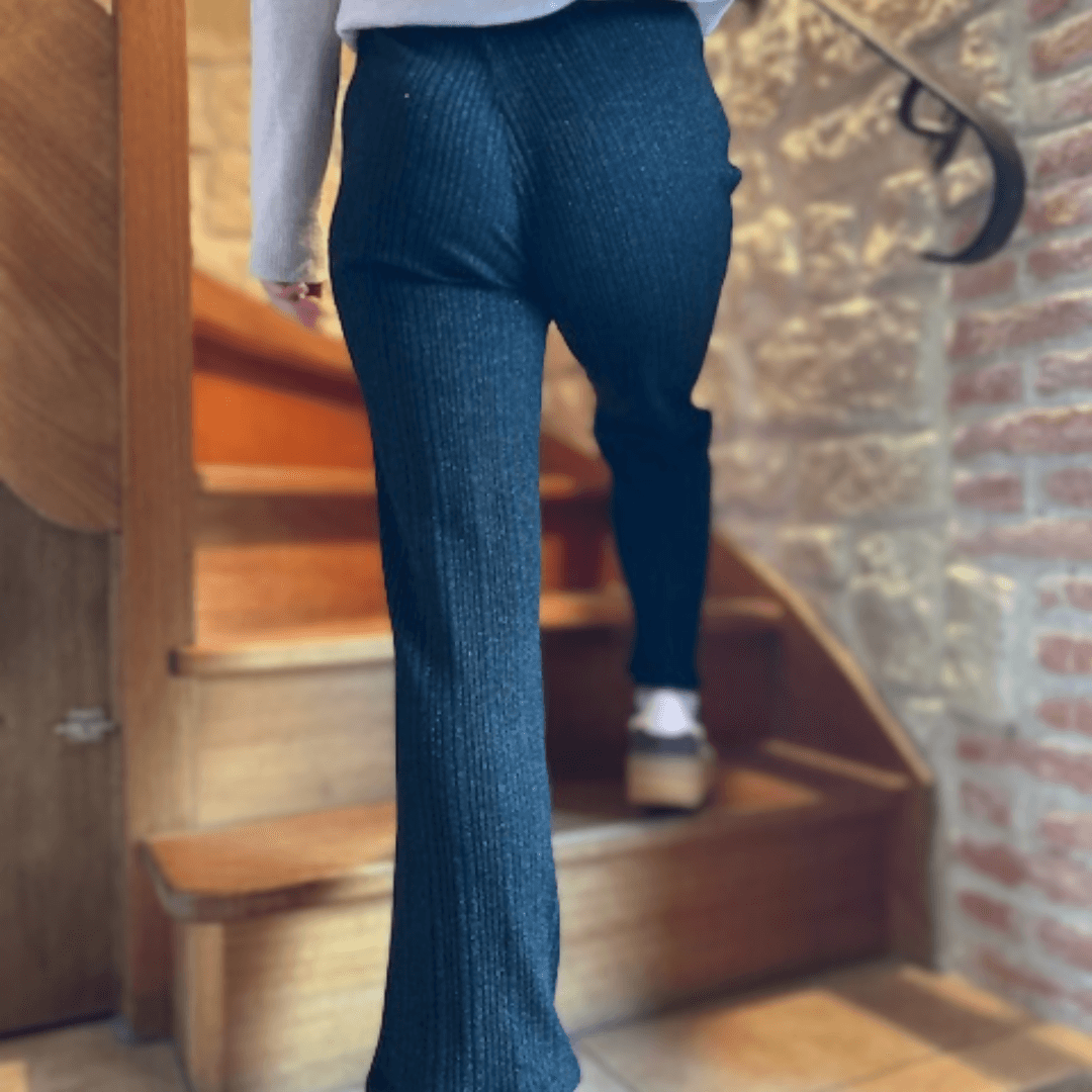 Vue arrière du Pantalon - Short Aïs | Taille 32 à 52 en tissu scintillant, parfait pour couture avec patron de couture pdf à télécharger.