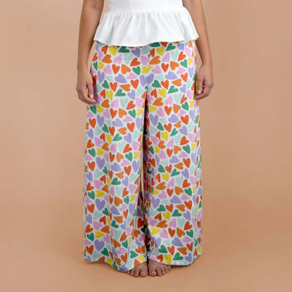 Pantalon Yasmine Femme - Patron couture du 32 au 56, patron de couture pdf à télécharger, pantalon ample et féminin avec motifs colorés.