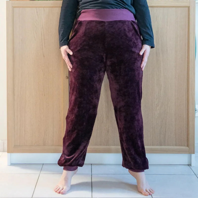 Pantalon pyjama sportwear, 34 au 56, 4 statures – Camomille avec poches et bord-côtes, patron de couture PDF à télécharger.