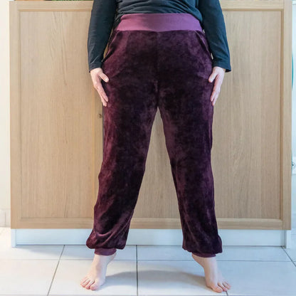 Pantalon pyjama sportwear, 34 au 56, 4 statures – Camomille avec poches et bord-côtes, patron de couture PDF à télécharger.