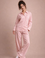 Patron PDF Ensemble Blouse & Pantalon Pyjama ROSIE, blouse et pantalon rayé rose porté, vue de face